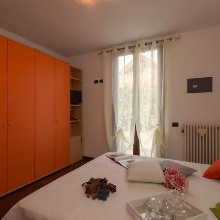 Appartement Monate Sleeps 3 Pool