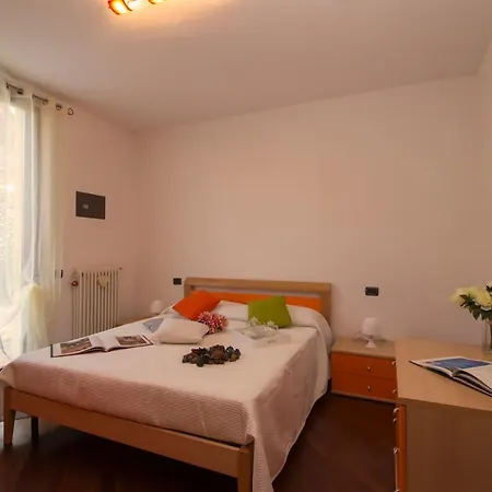 Monate Sleeps 3 Pool Apartment