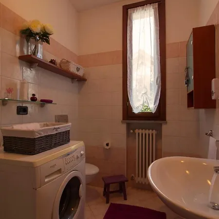 Monate Sleeps 3 Pool Travedona