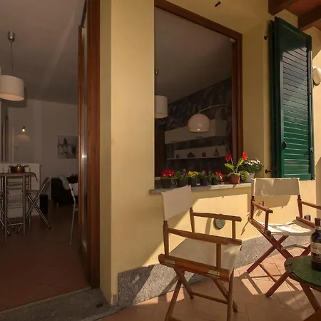 Monate Sleeps 3 Pool Apartment Travedona